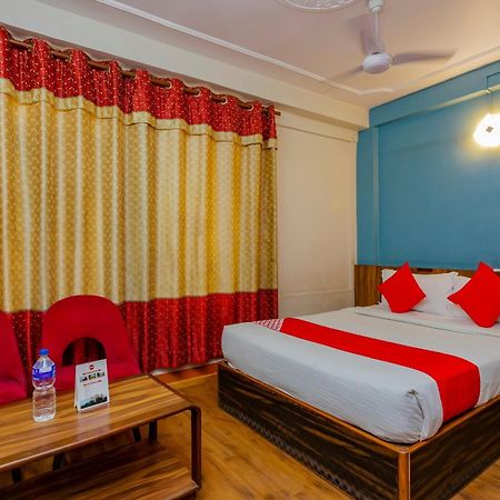 Oyo 795 Hotel Holiday Inn Kathmandu Buitenkant foto