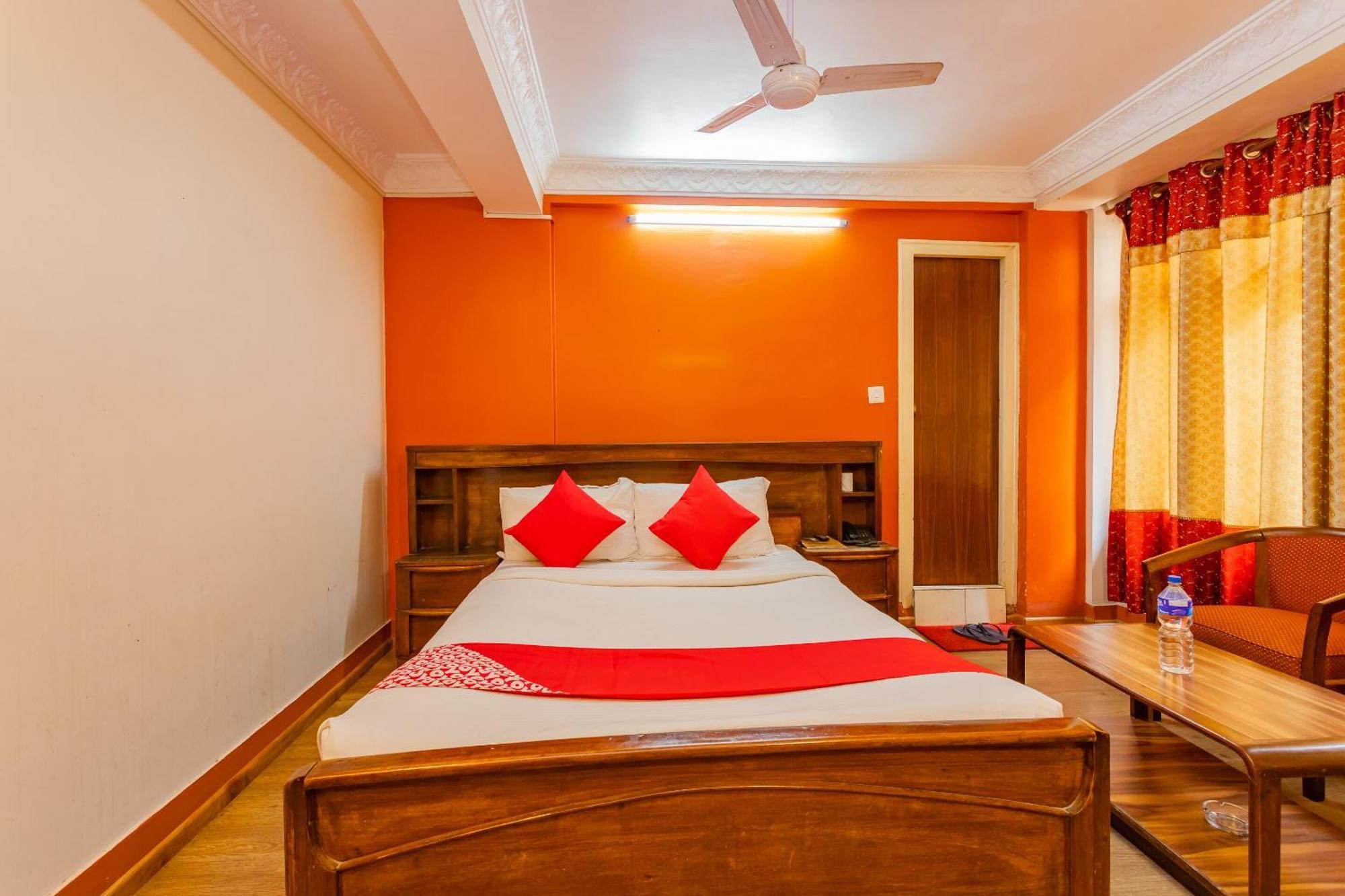 Oyo 795 Hotel Holiday Inn Kathmandu Buitenkant foto