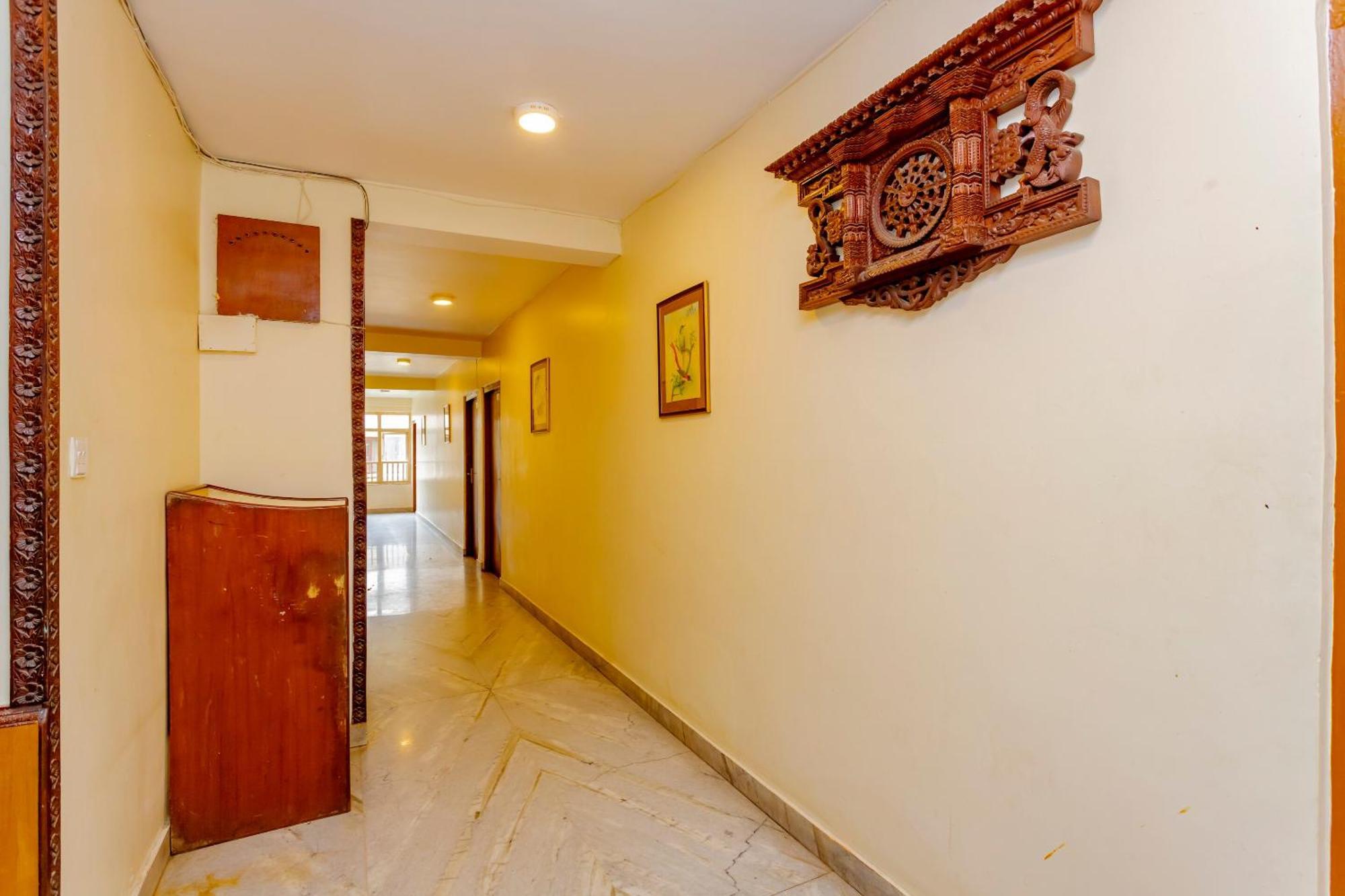 Oyo 795 Hotel Holiday Inn Kathmandu Buitenkant foto