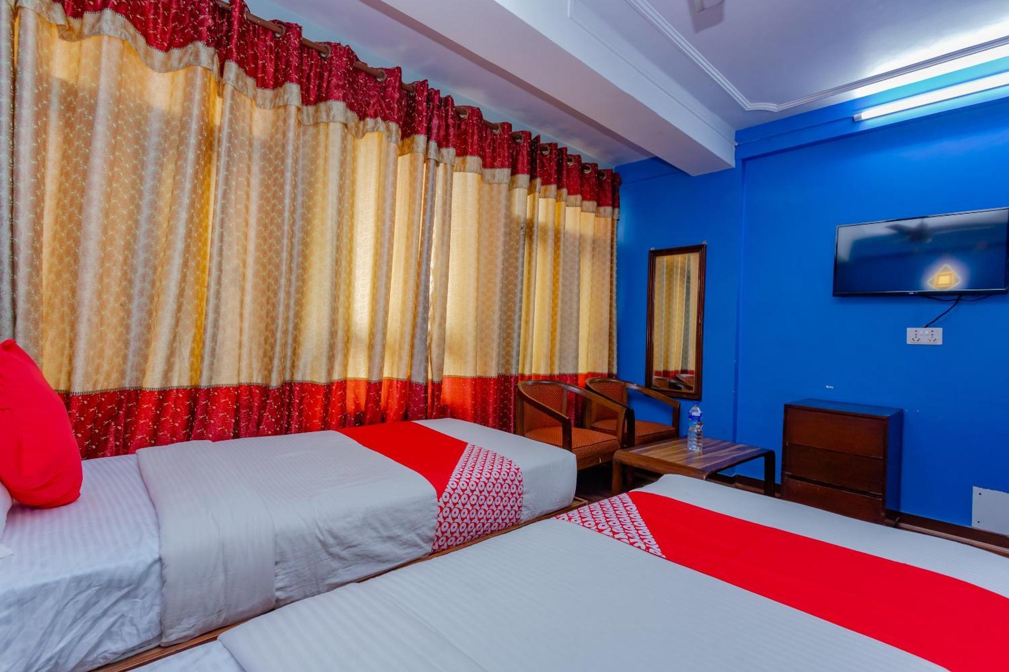 Oyo 795 Hotel Holiday Inn Kathmandu Buitenkant foto