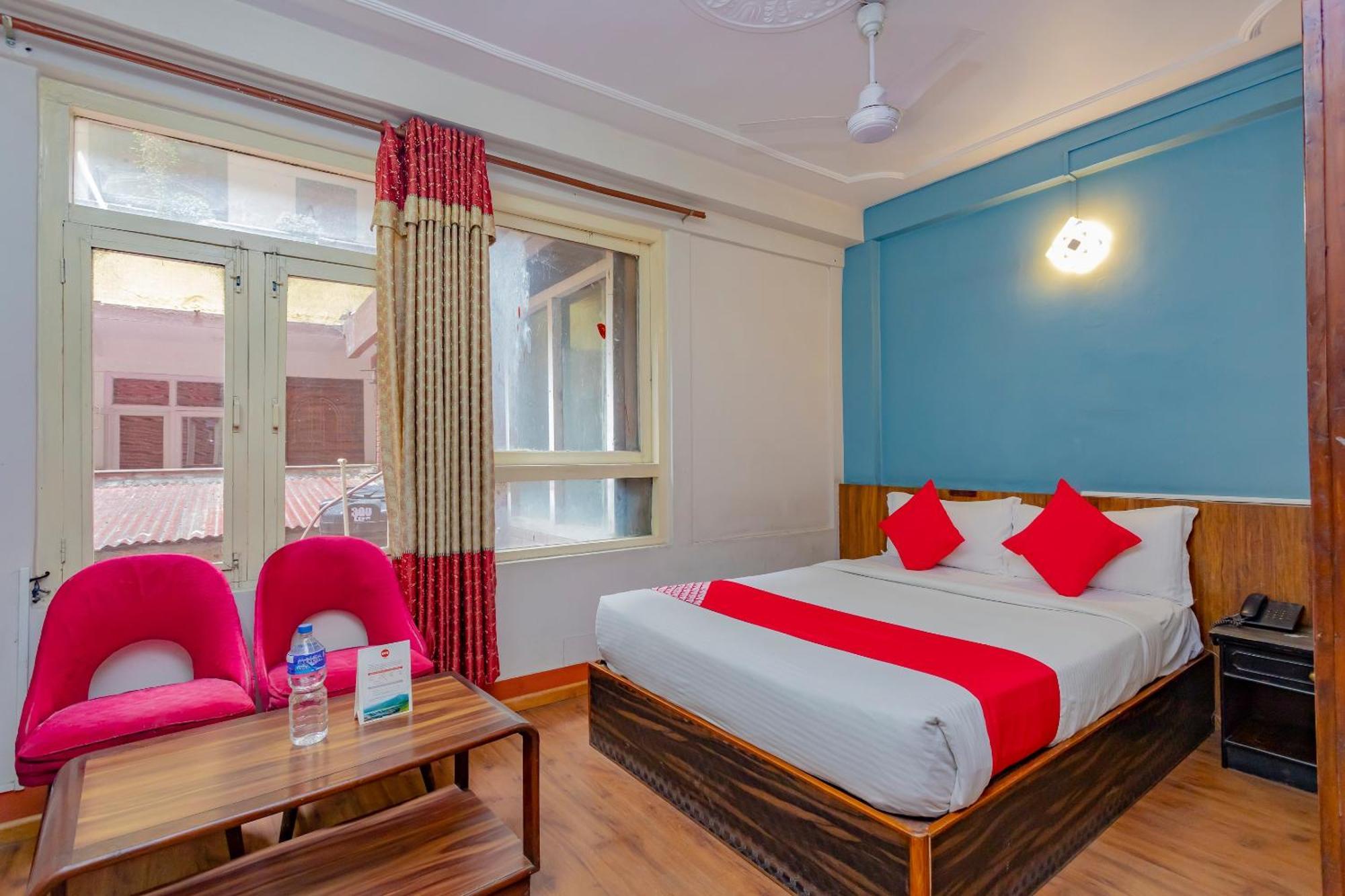 Oyo 795 Hotel Holiday Inn Kathmandu Buitenkant foto
