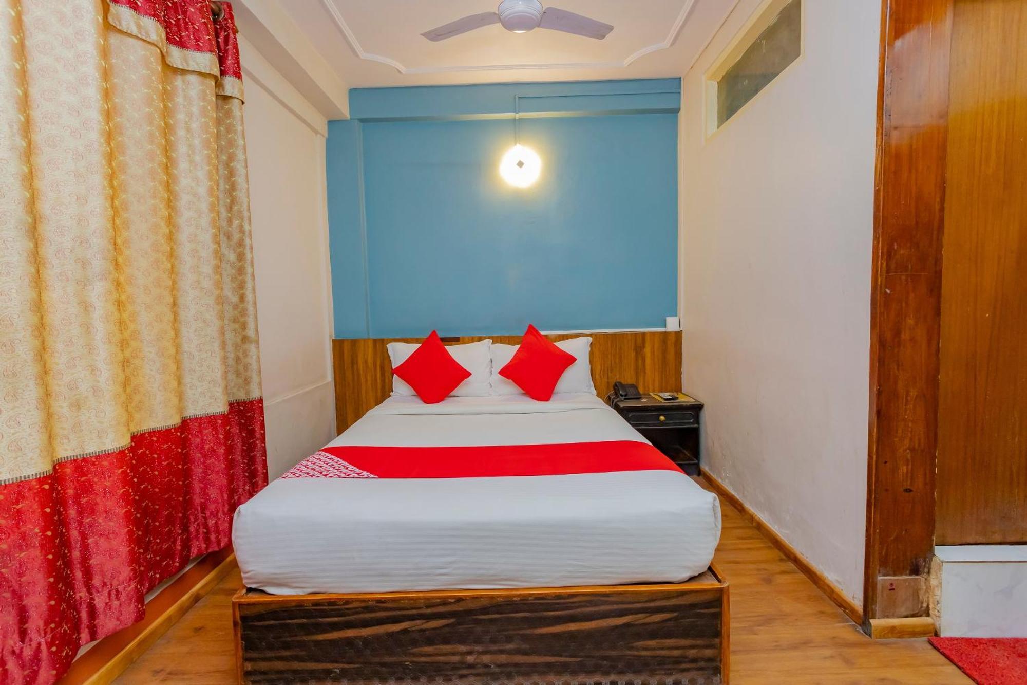 Oyo 795 Hotel Holiday Inn Kathmandu Buitenkant foto