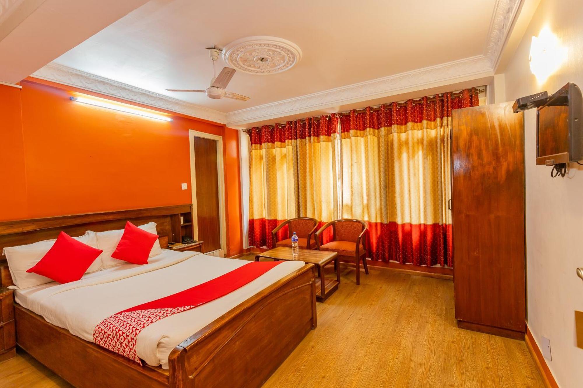 Oyo 795 Hotel Holiday Inn Kathmandu Buitenkant foto
